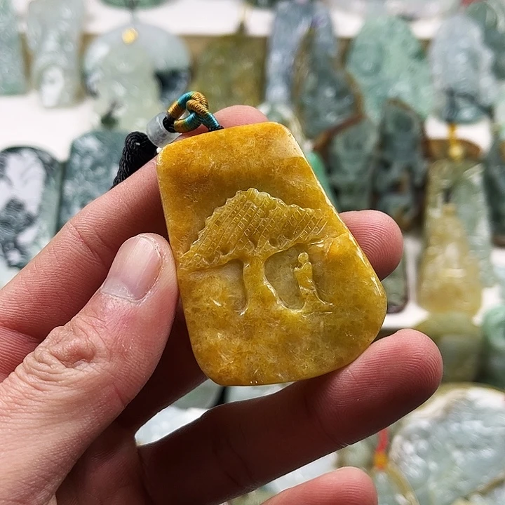 翡翠颈饰未镶嵌翡翠