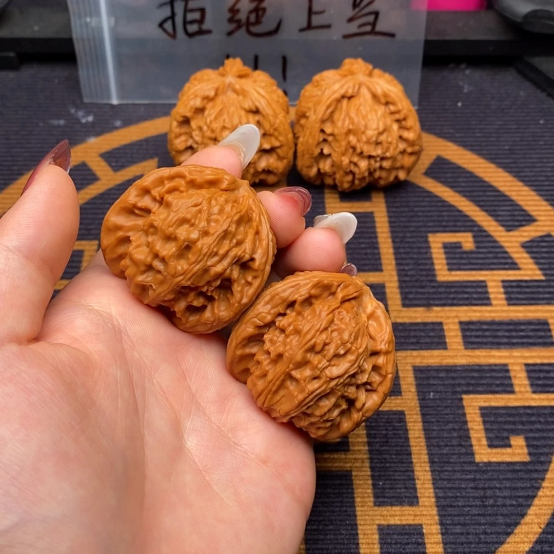 文玩核桃吊坠听*者白狮子