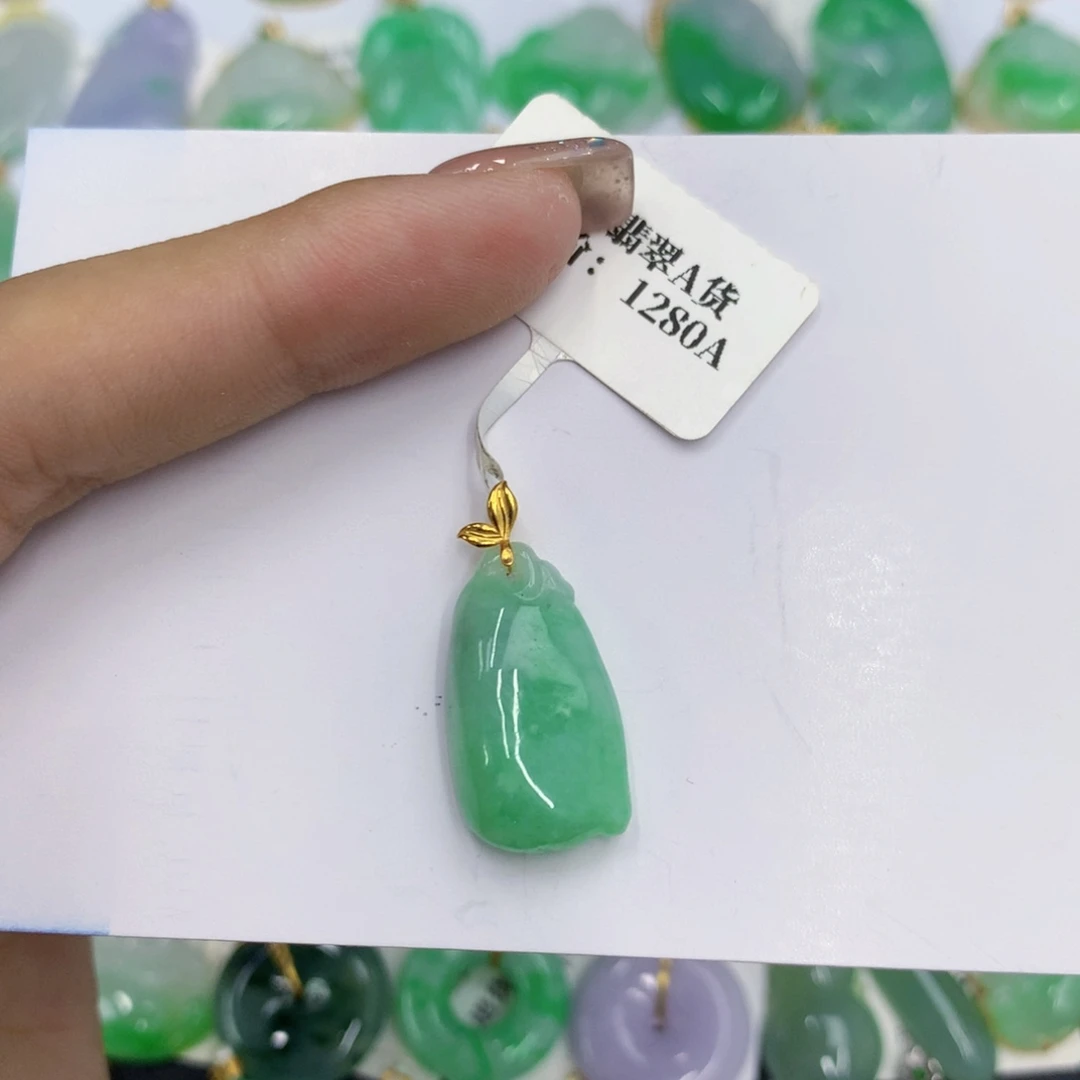 翡翠18K金镶嵌颈饰翡翠