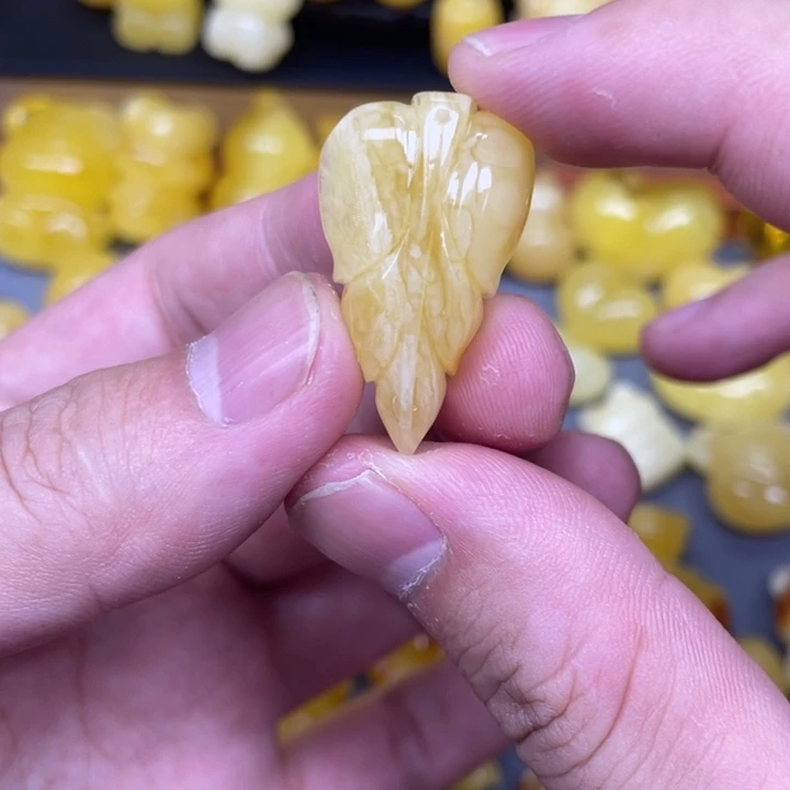 琥珀未镶嵌珠宝奇石