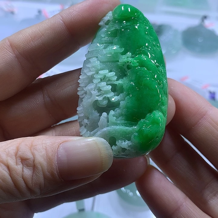 翡翠未镶嵌颈饰天然翡翠吊坠A货