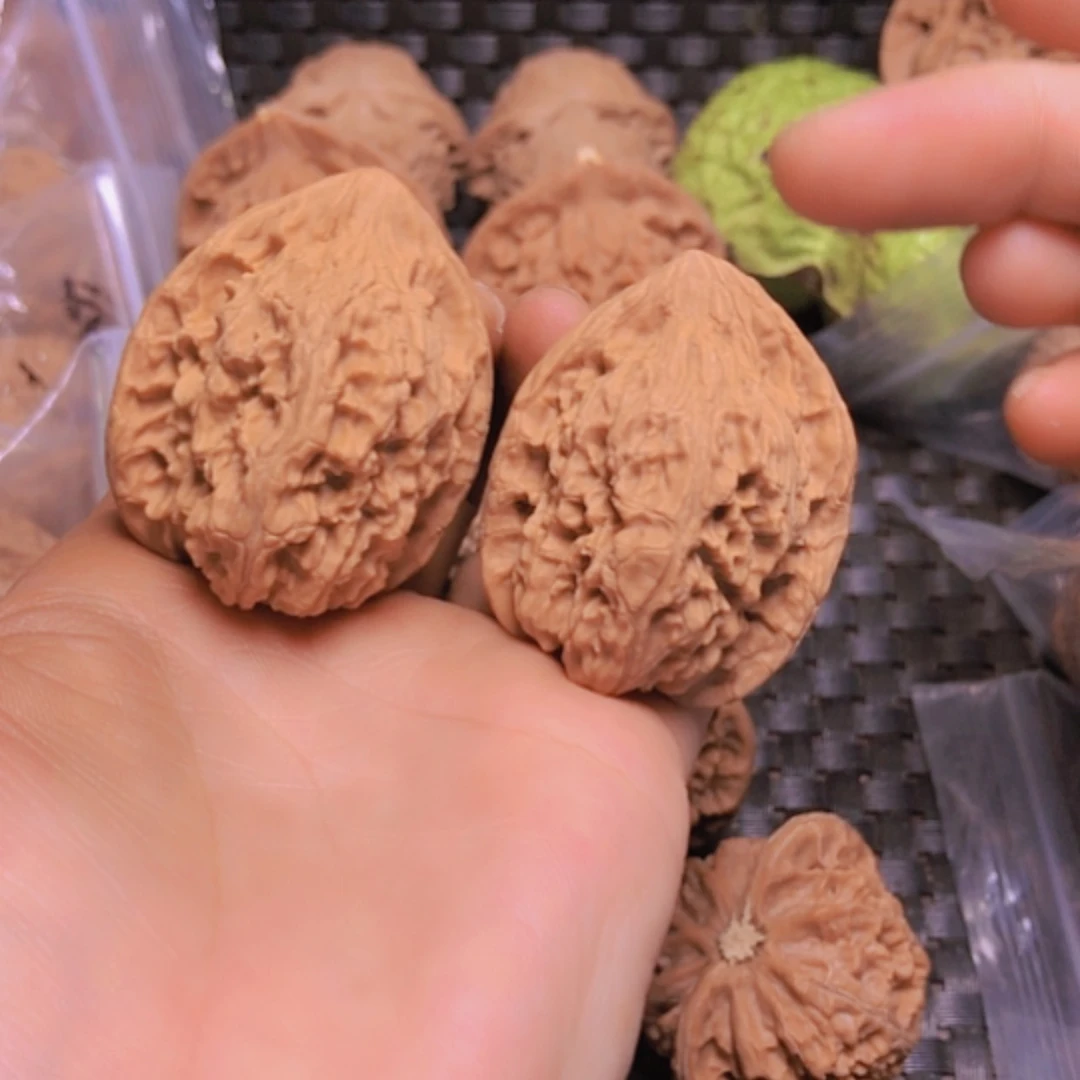 【闪购商品】核桃摆件37红狮子全品