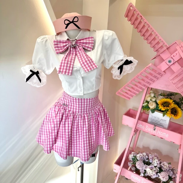 甜心爱丽丝夏季方领泡泡袖露锁骨露腰上衣搭配格子百褶裙时尚减龄