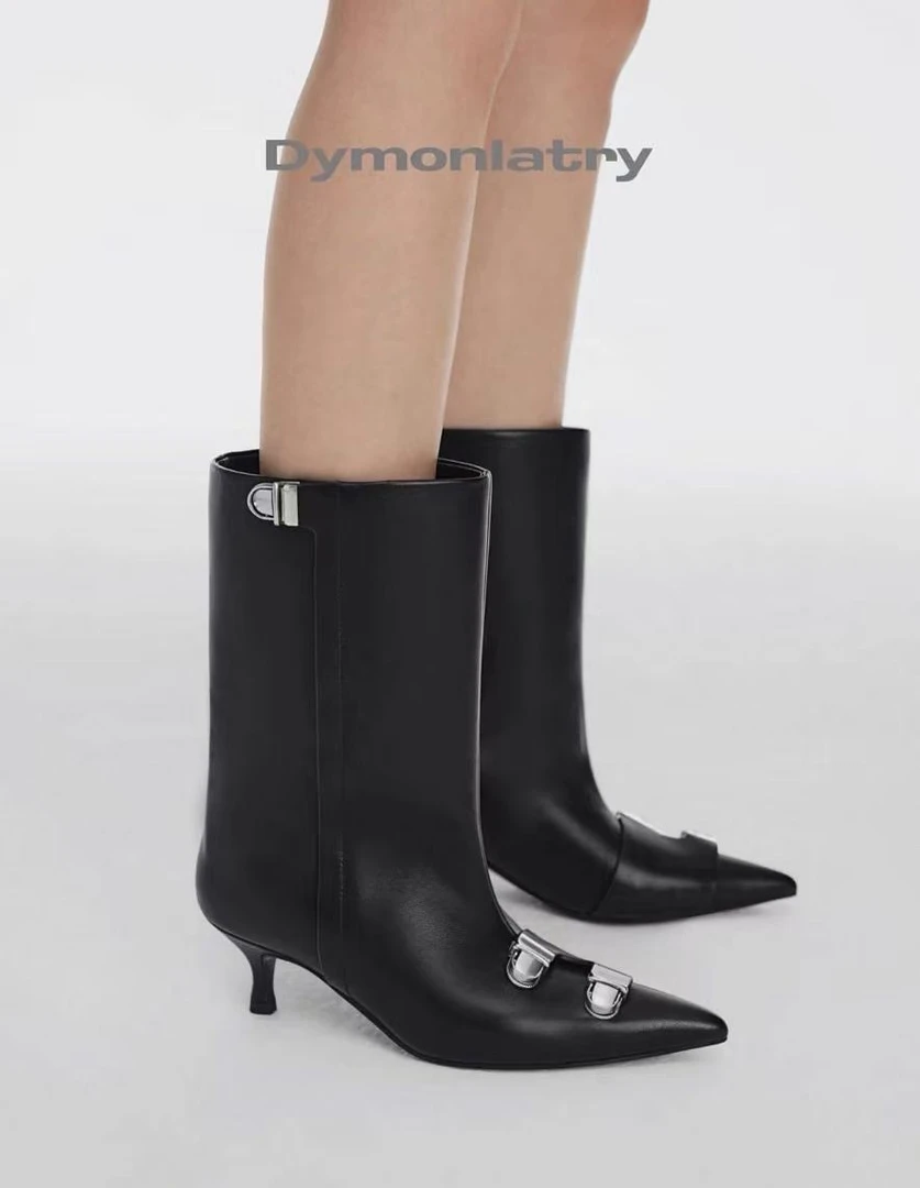 【张羽推荐】DYMONLATRY2025早秋新款金属饰扣宽筒高跟短靴