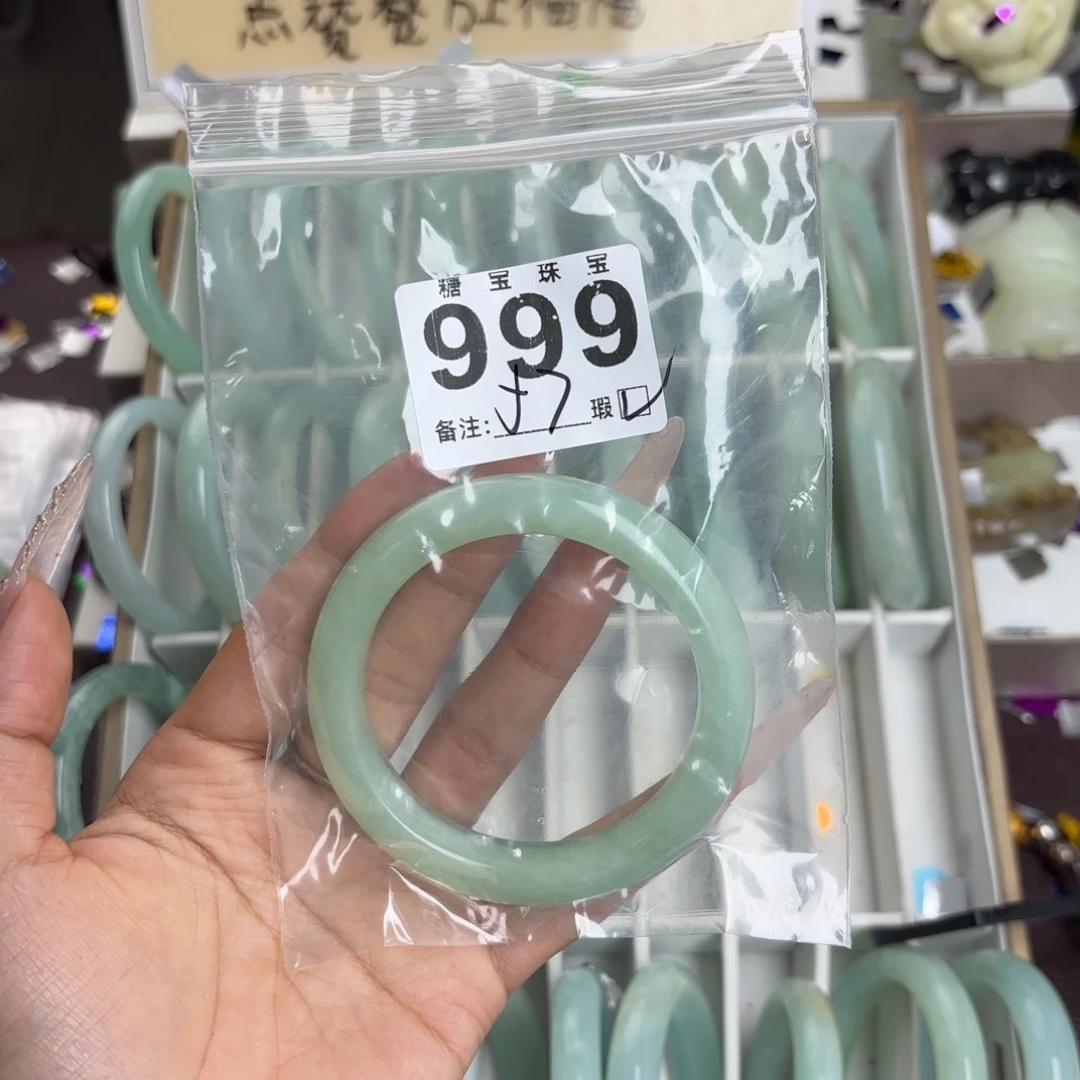 未镶嵌蛇纹石玉手镯派**.