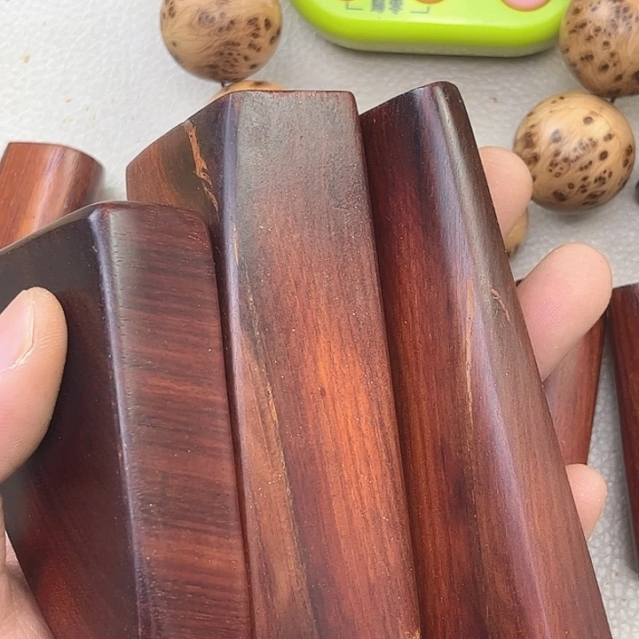 染料紫檀（血檀）把件椒**柳血檀