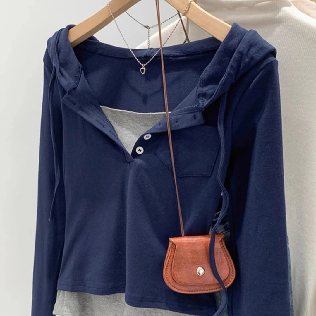 假两件连帽长袖2025春秋季设计新款修身显瘦纽扣独特正肩小长袖辉