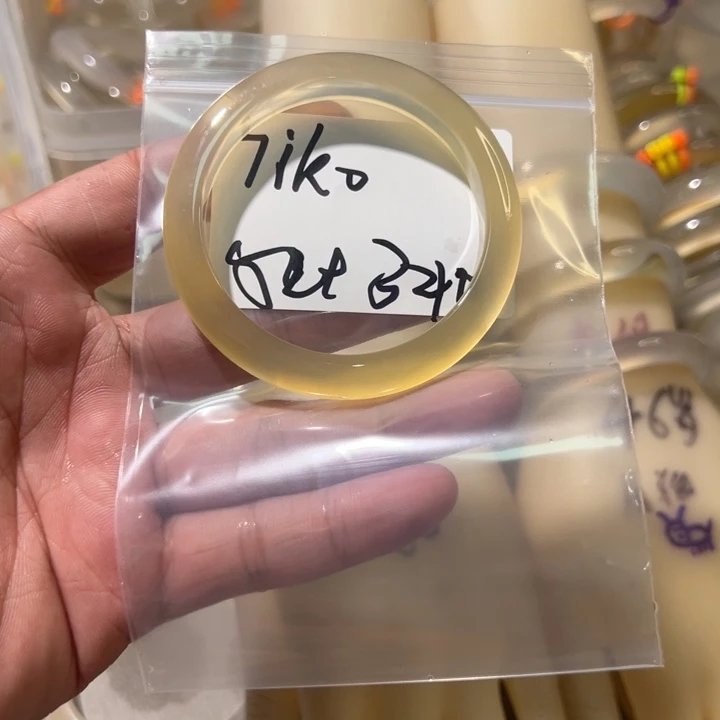 7***.手镯玛瑙/玉髓未镶嵌4单发一根