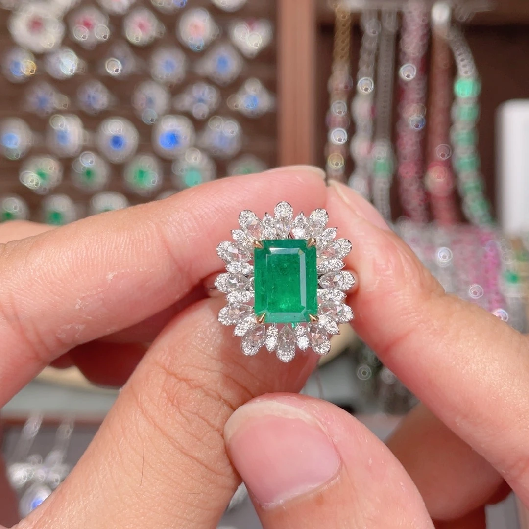 18K金镶嵌戒指祖母绿2.29ct 沃顿