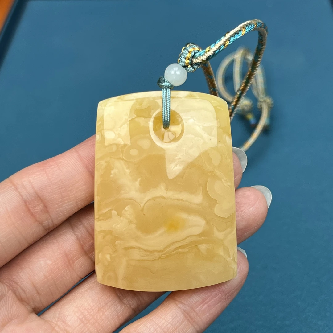 R2075【瑕疵 有花粉】天然原矿蜜蜡鸡油黄无事牌 35x49x11mm
