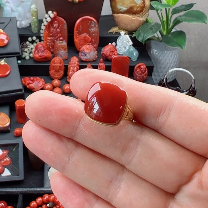 一***多南红玛瑙18K金镶嵌戒指