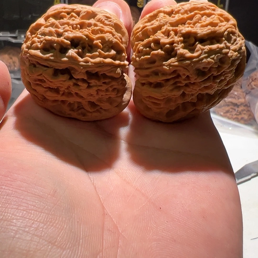 灵***洞把件文玩核桃南疆石