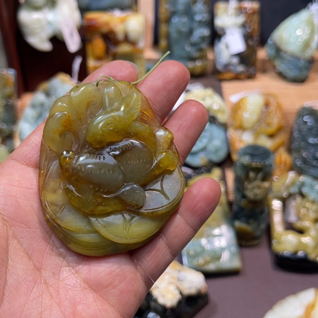 蛇纹石玉未镶嵌颈饰