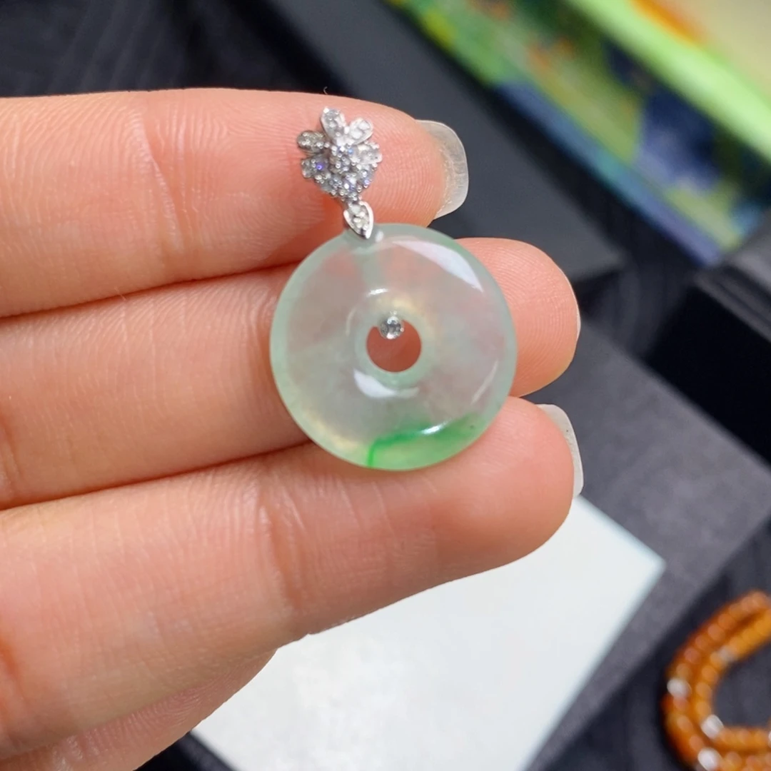 翡翠颈饰18K金镶嵌设计款甜甜圈吊坠