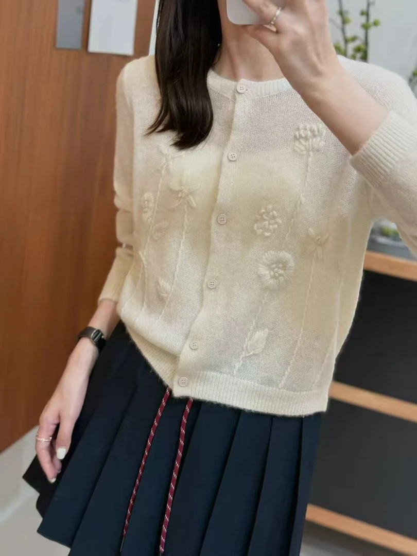 2025秋季新款绣花针织纯色圆领百搭宽松女士开衫