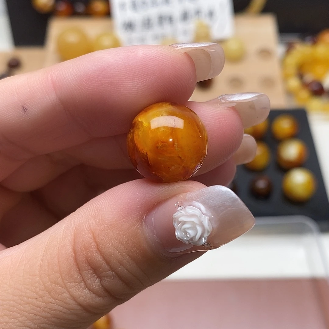 经***哥裸石虫珀未镶嵌蜜蜡