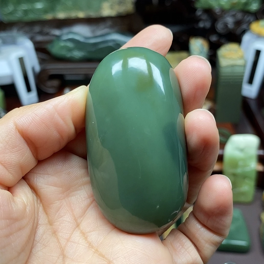 小***豆岫岩老玉（透闪石质玉）未镶嵌颈饰