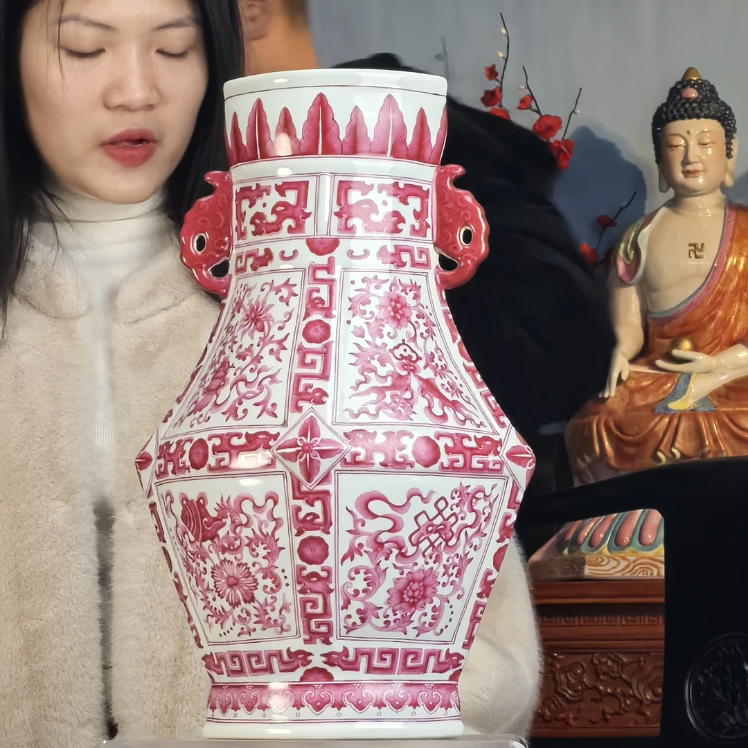 清 玛瑙红缠枝花卉莲托八宝纹四方菱形扁瓶