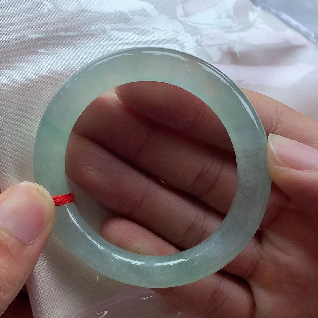 翡翠手镯未镶嵌翡翠