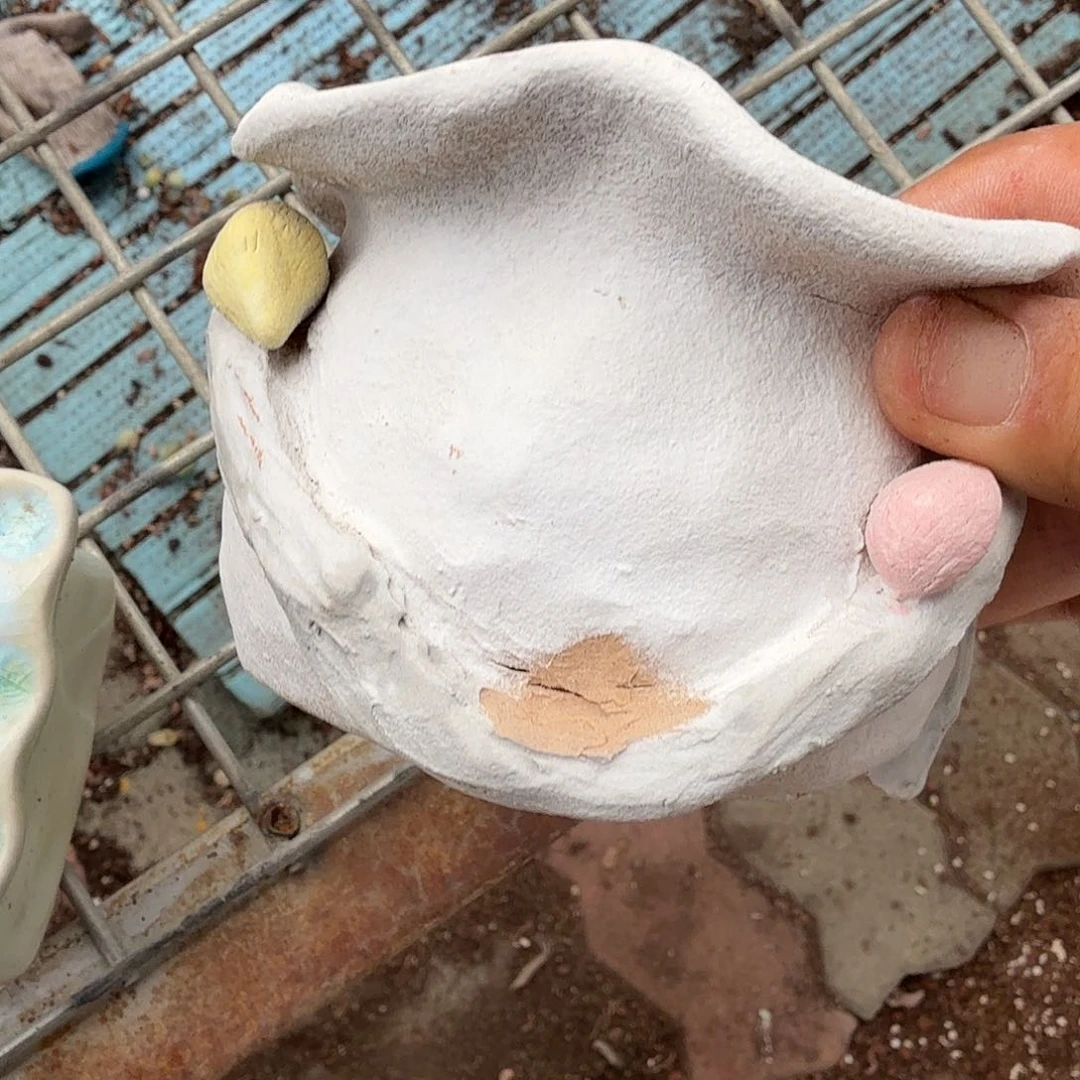 手捏白色波浪边花盆