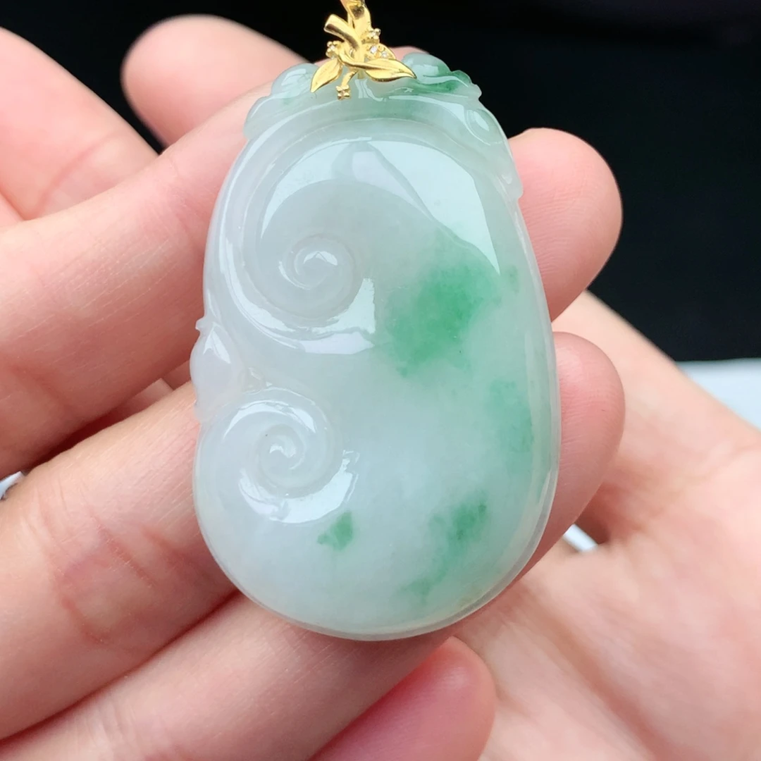 翡翠18K金镶嵌颈饰