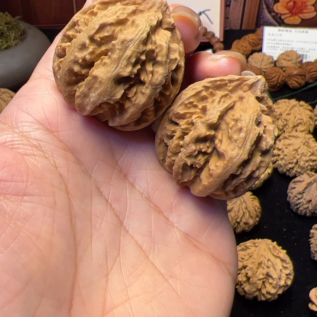 文玩核桃把件秦岭野生文玩核桃