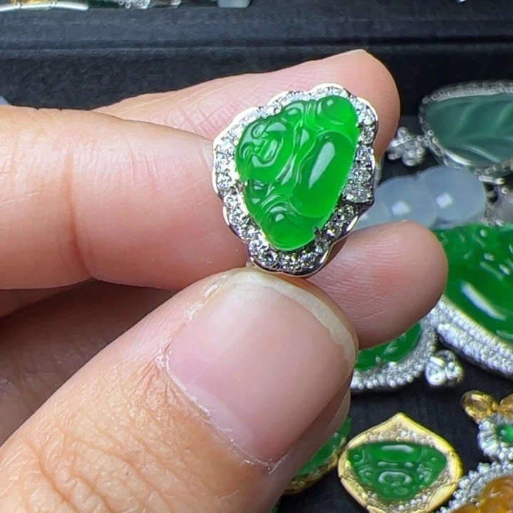 翡翠18K金镶嵌戒指