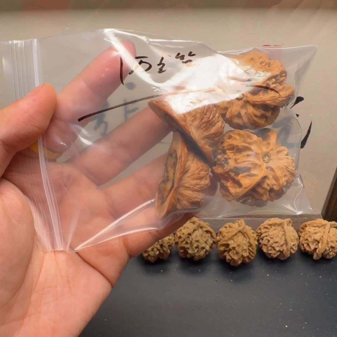 文玩核桃吊坠有***梦文玩核桃血麒麟裂