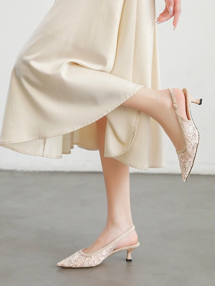 包头凉鞋女外穿夏季配裙子尖头时装凉鞋法式单鞋女后空中跟女鞋子