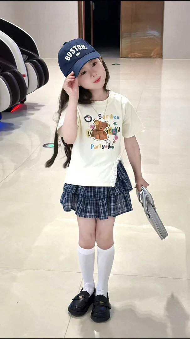 韩版夏季2025新款女童欧若风小熊印花开叉短袖格子百褶裙套装洋气