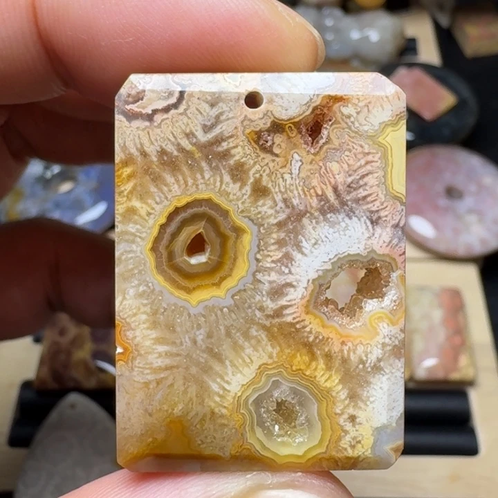 石英质玉未镶嵌纯天然色有机玉石保真色