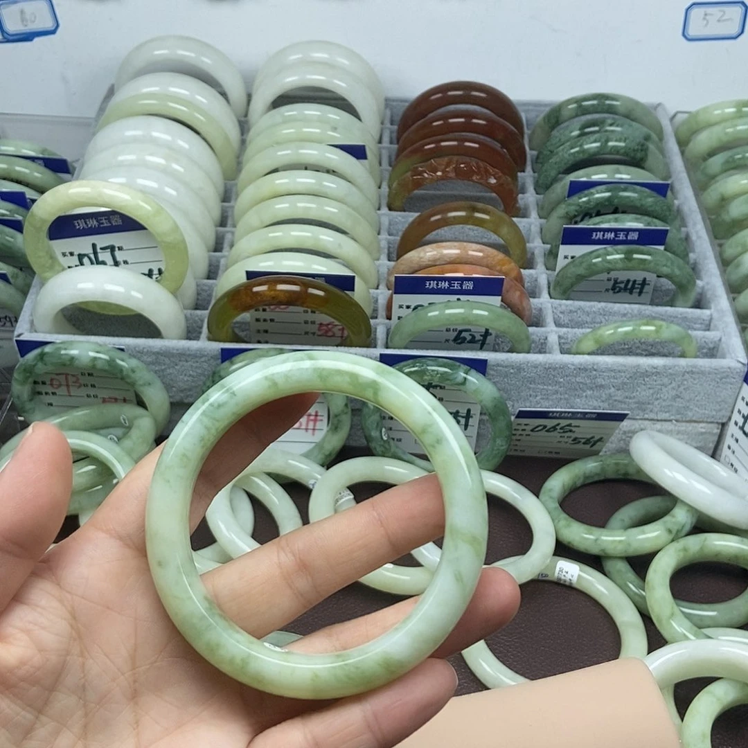 蛇纹石玉未镶嵌手镯慢*妞