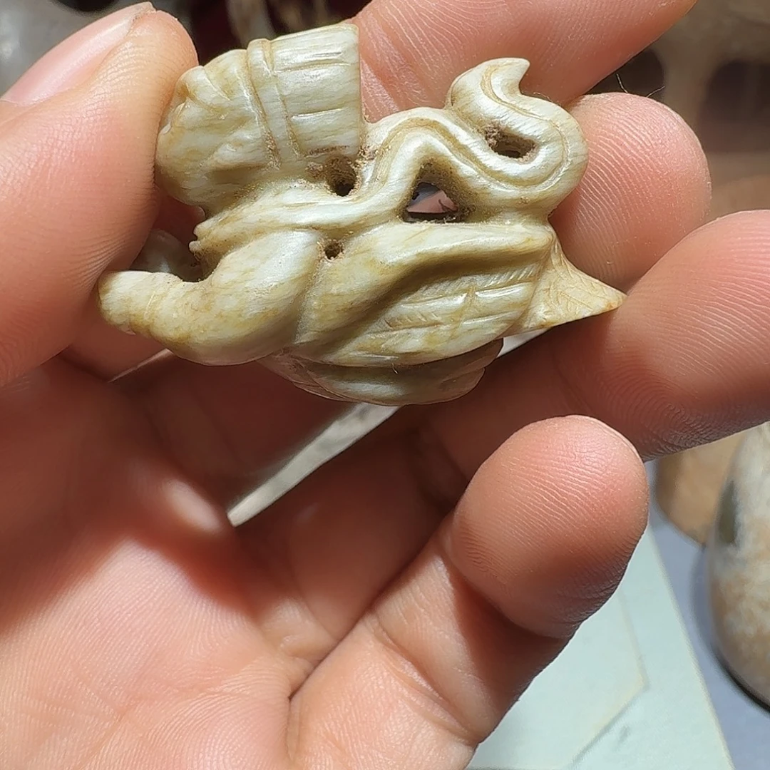 依***古和田玉（糖玉）未镶嵌颈饰