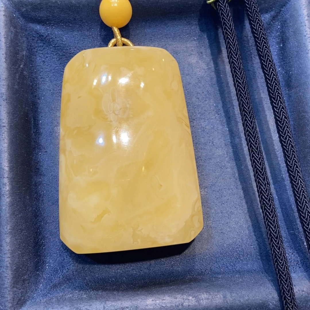琥珀未镶嵌颈饰蜜蜡