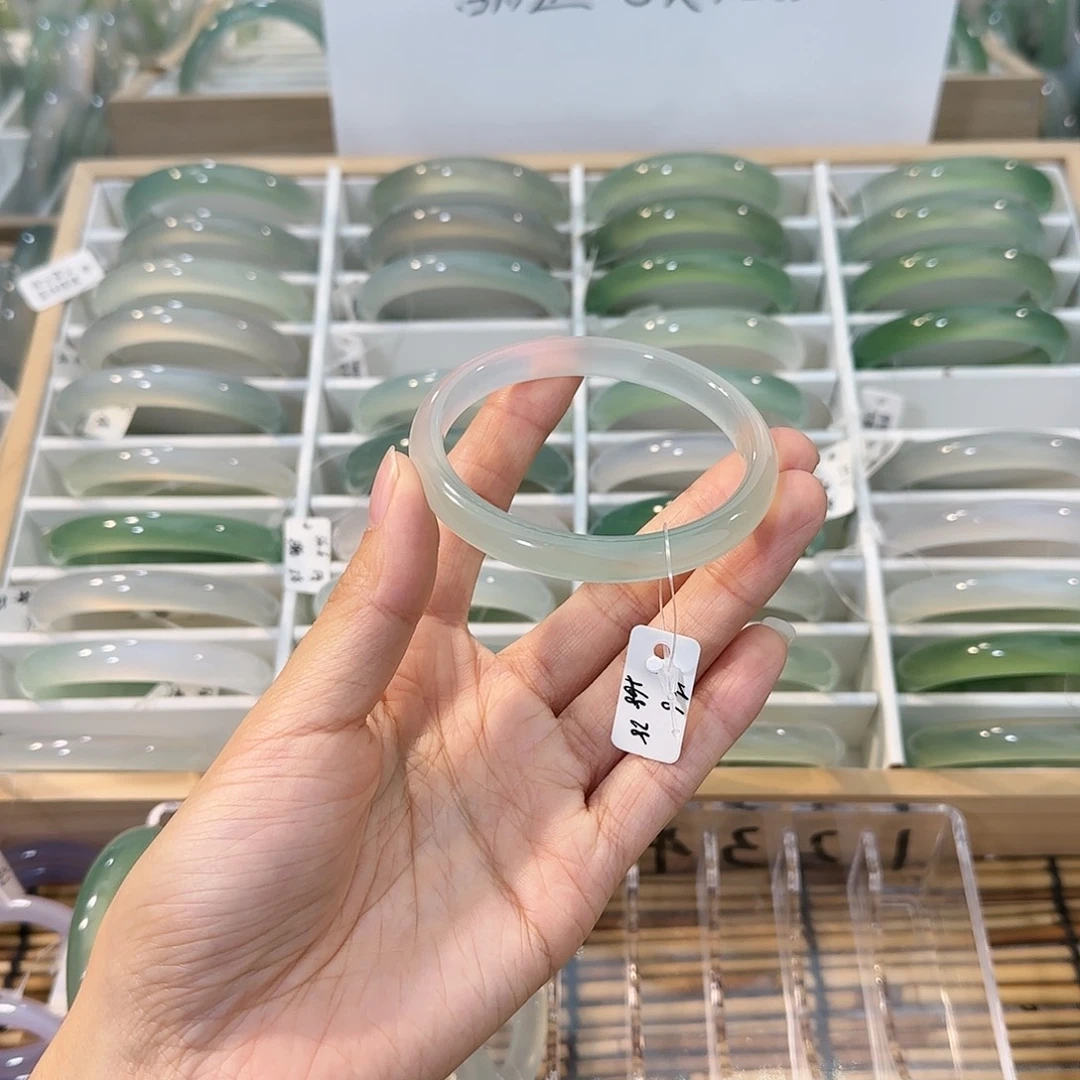 玛瑙/玉髓未镶嵌手镯圈口56.6