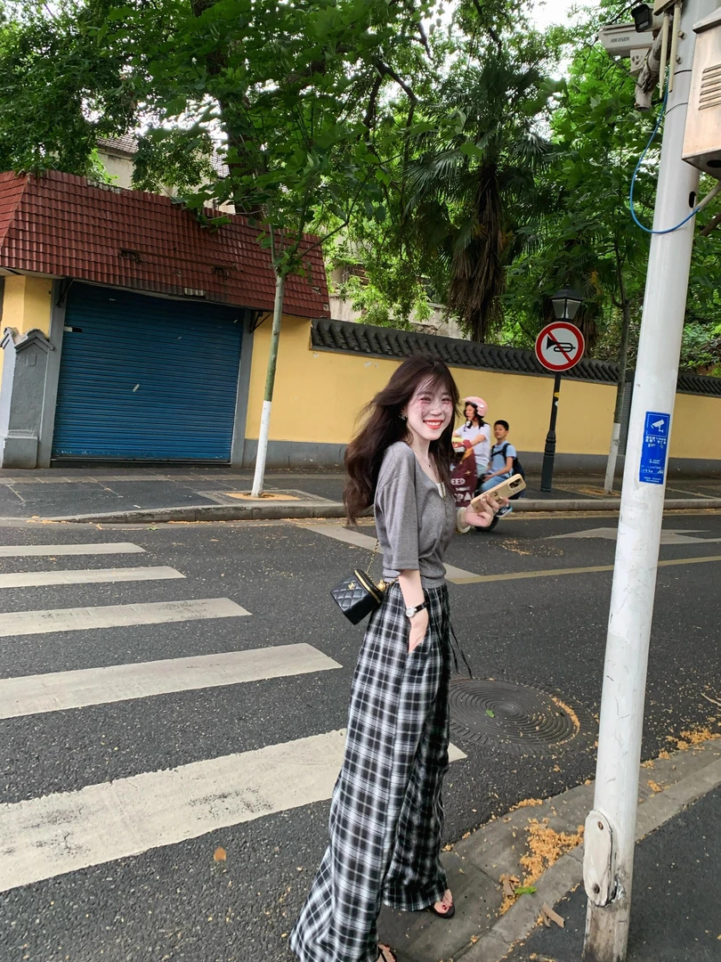 2025夏季新款韩系慵懒感真两件U领宽松凉感T恤高腰格纹裤子套装