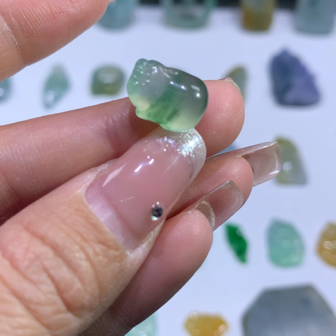 翡翠颈饰未镶嵌皮皮