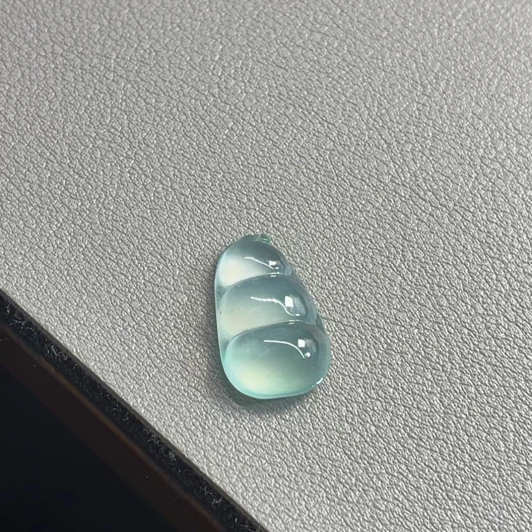 翡翠裸石情绿豆子