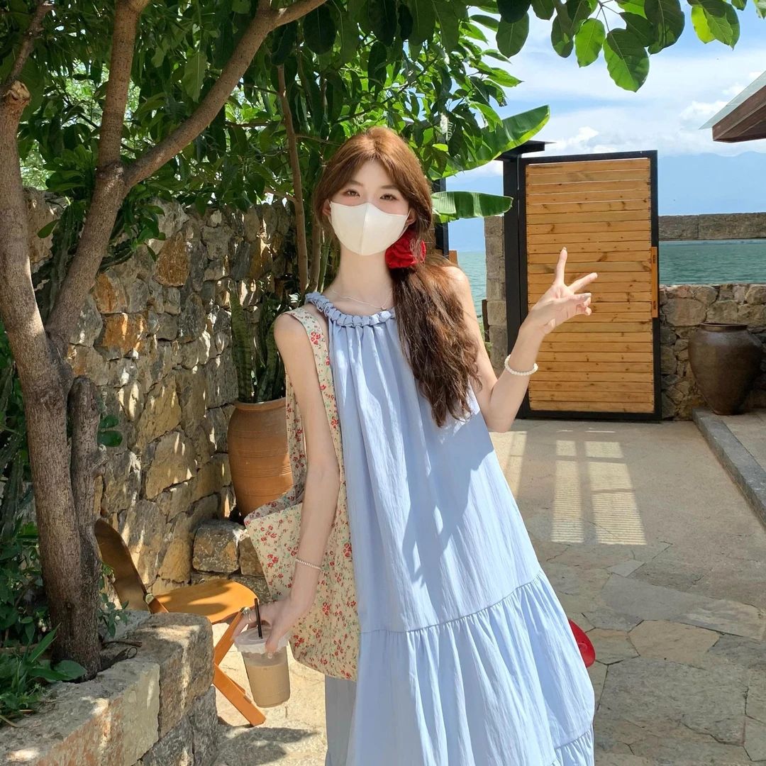 法式温柔风蓝色挂脖吊带连衣裙女夏慵懒海边度假无袖背心蛋糕长裙