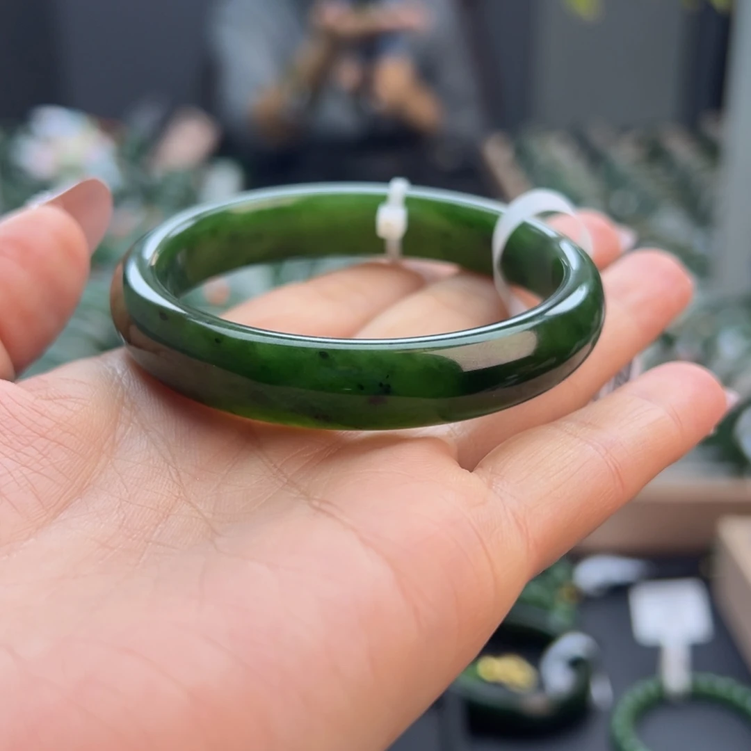 和田玉（碧玉）未镶嵌手镯