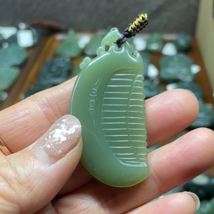 岫岩老玉（透闪石质玉）颈饰未镶嵌