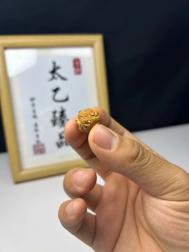 精工雕刻猴头配饰狮头