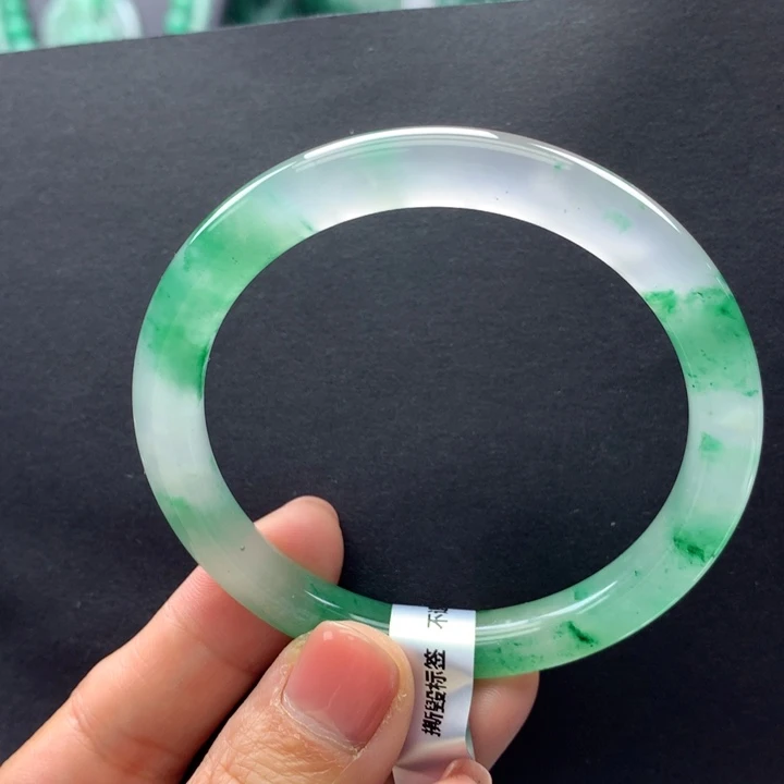 石英质玉未镶嵌手镯