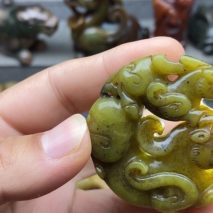 未镶嵌蛇纹石玉颈饰