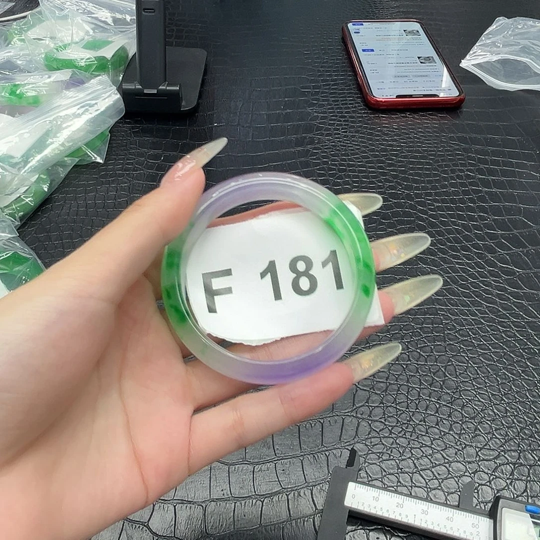 翡翠手镯未镶嵌默认瑕疵