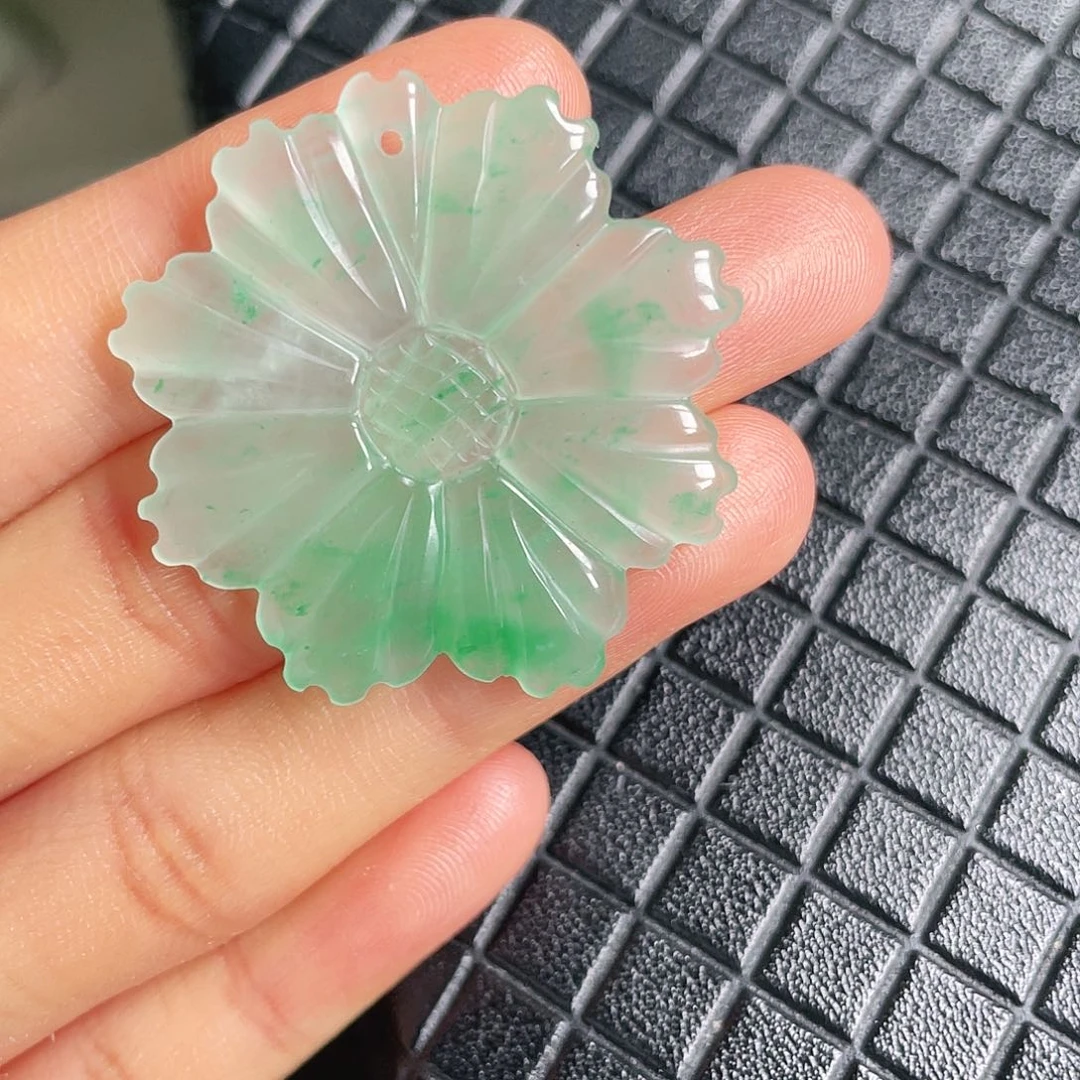 般***若石英质玉挂件未镶嵌