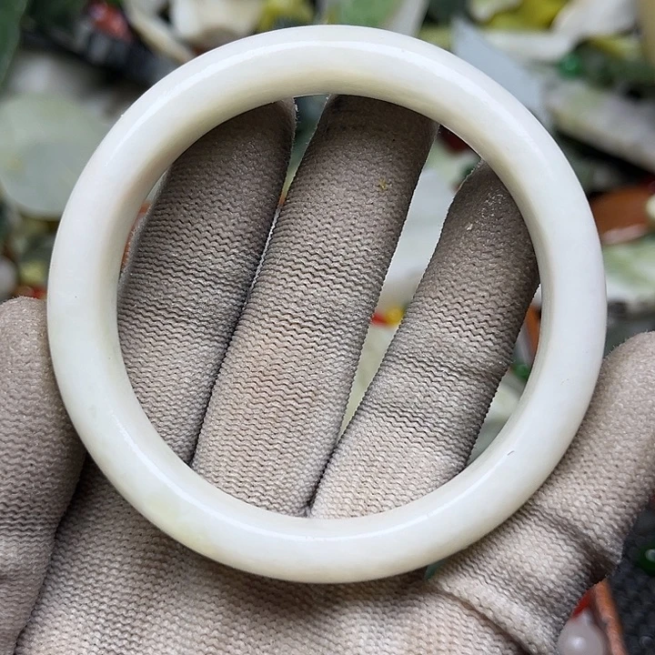 未镶嵌透闪石质玉珠宝奇石61