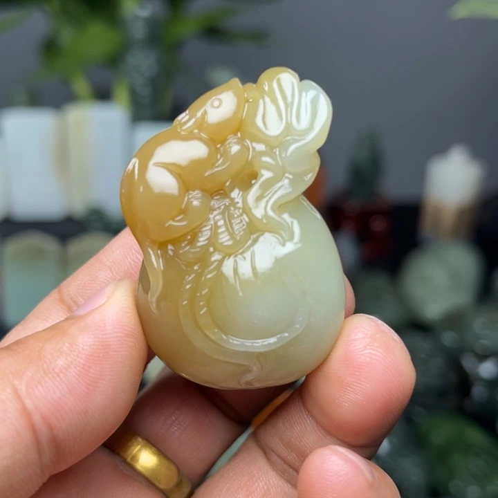 W****和田玉未镶嵌挂件