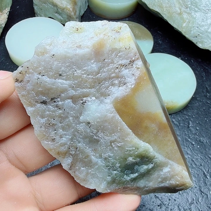 未镶嵌和田玉（糖玉）珠宝奇石