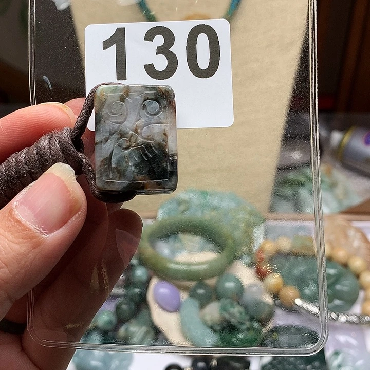 翡翠颈饰未镶嵌用****3翡翠